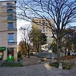 Studio Zelazna Rooms Near Old Town