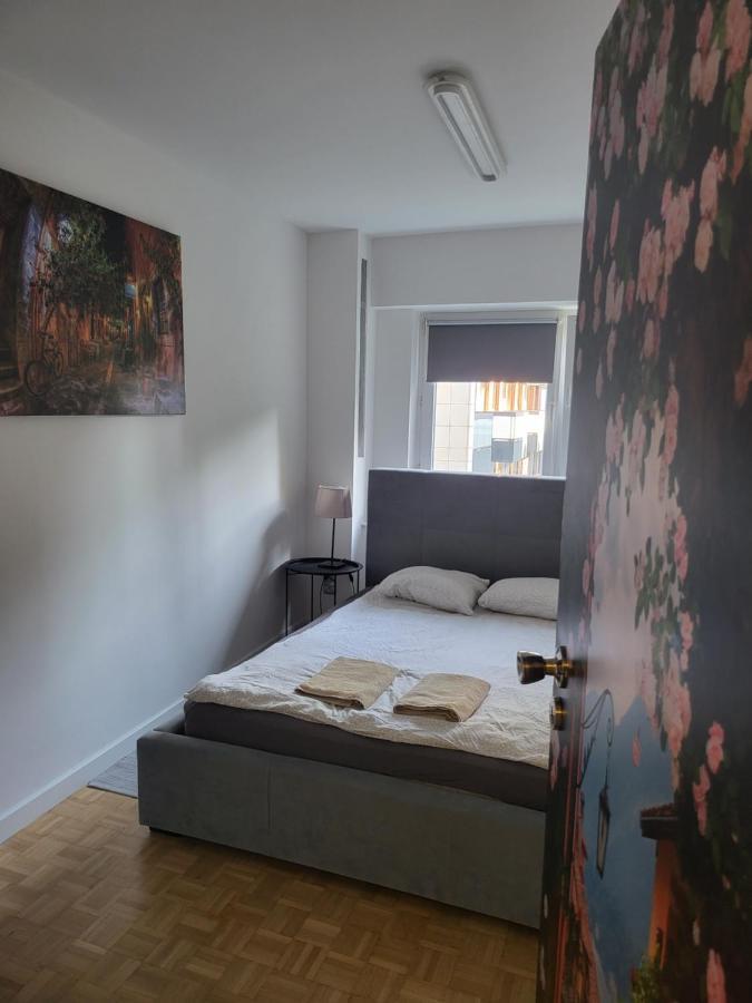 Studio Zelazna Near Old Town Apartment *